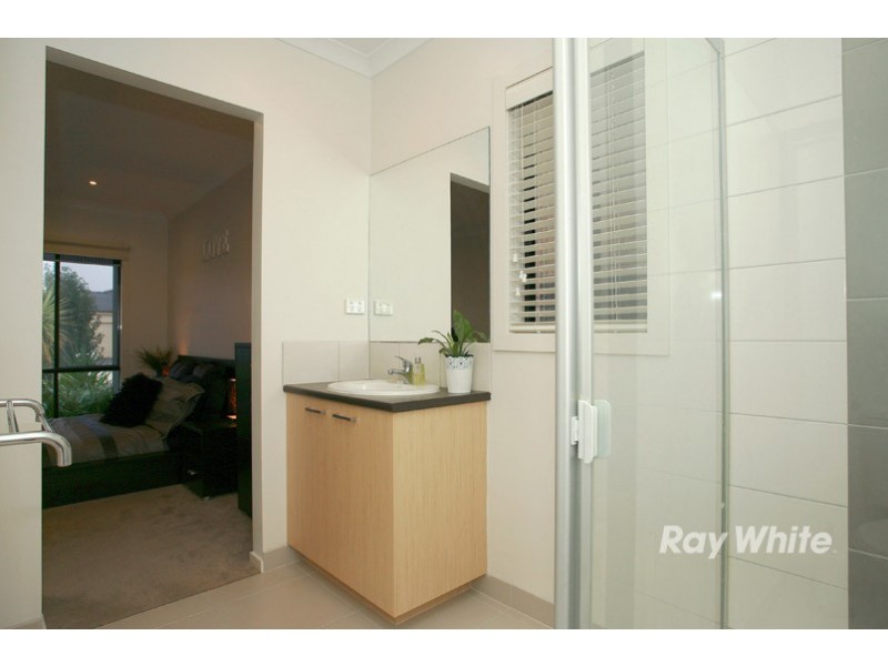 9 Abrus Circuit, Cranbourne North VIC 3977