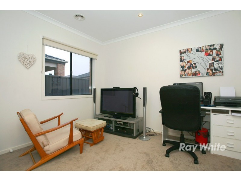 9 Abrus Circuit, Cranbourne North VIC 3977