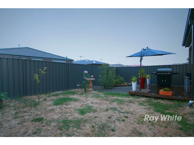 9 Abrus Circuit, Cranbourne North VIC 3977