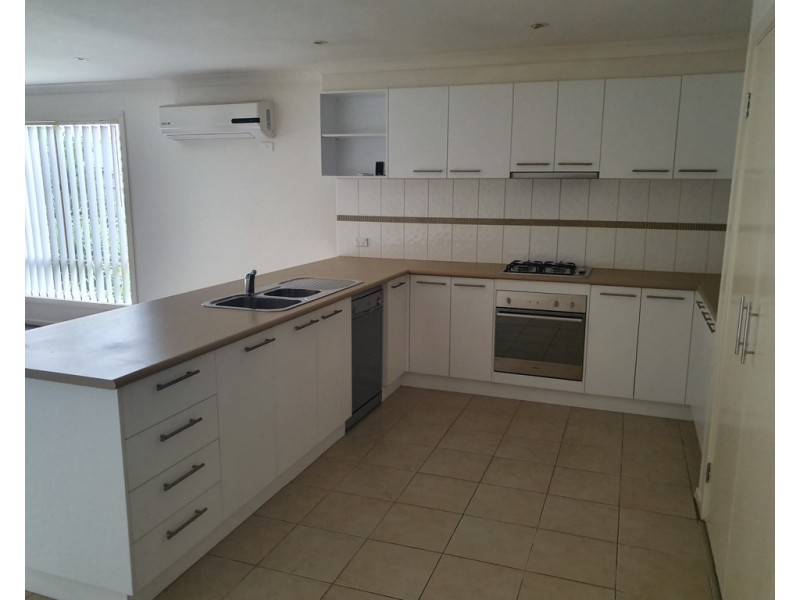 18 Wild Scotchman Way, Cranbourne East VIC 3977