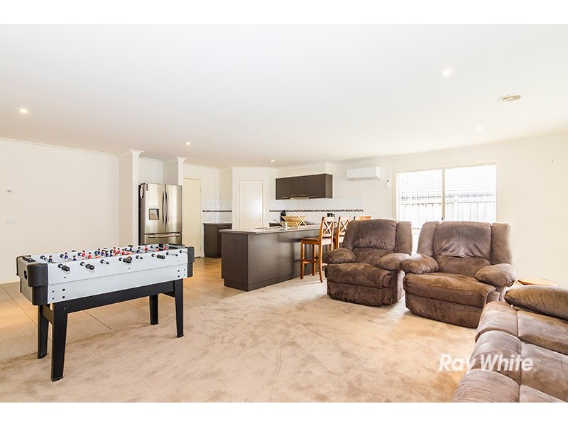 2 Greenview Court, Cranbourne North VIC 3977