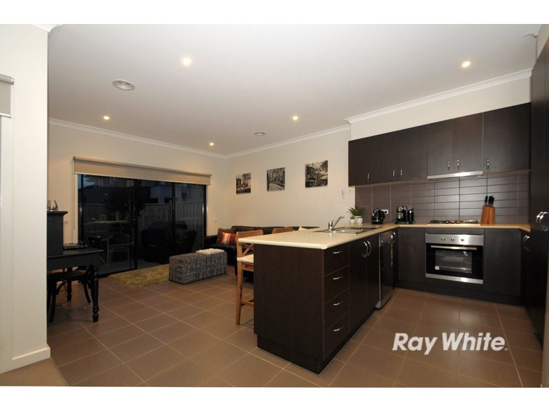 16 Lexington Square, Sandhurst VIC 3977