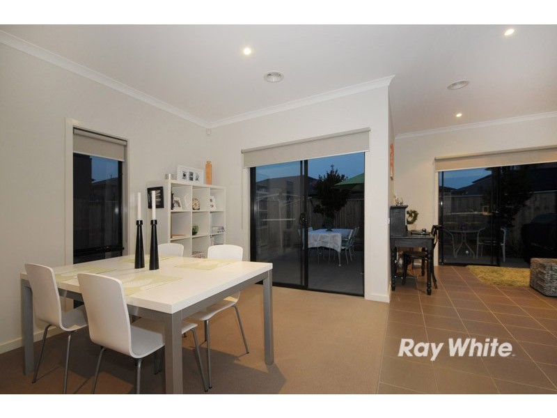 16 Lexington Square, Sandhurst VIC 3977