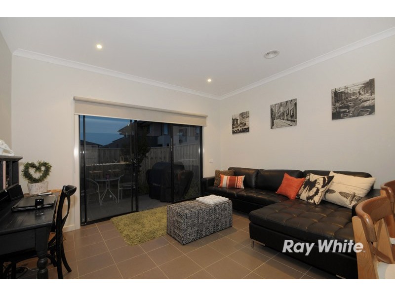 16 Lexington Square, Sandhurst VIC 3977