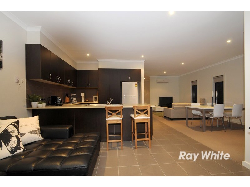 16 Lexington Square, Sandhurst VIC 3977