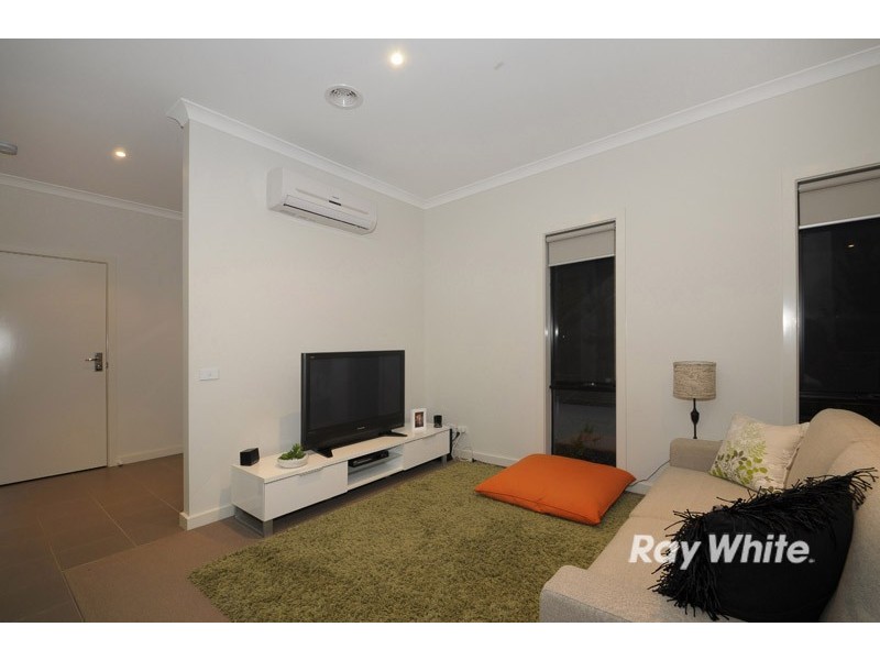 16 Lexington Square, Sandhurst VIC 3977