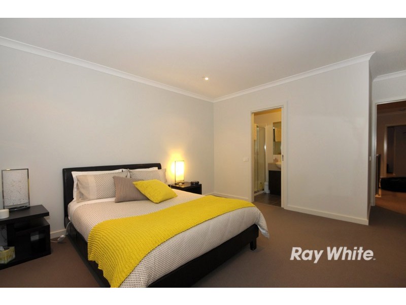 16 Lexington Square, Sandhurst VIC 3977