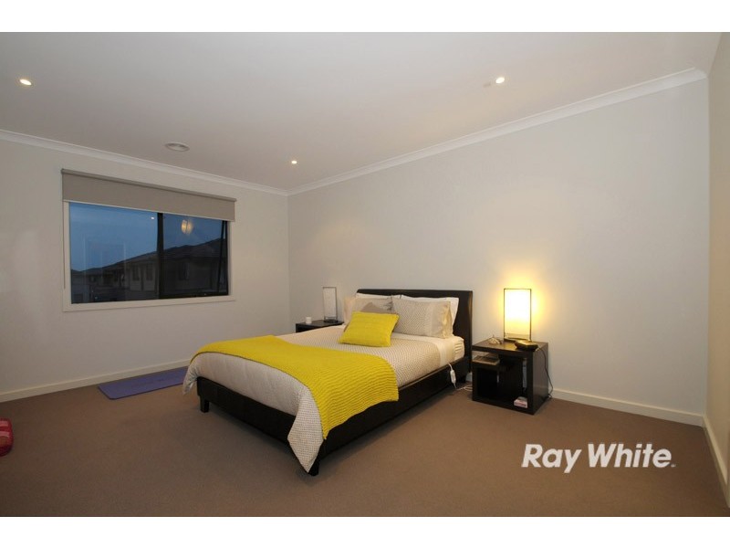 16 Lexington Square, Sandhurst VIC 3977