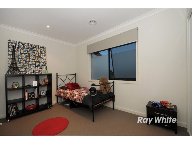 16 Lexington Square, Sandhurst VIC 3977