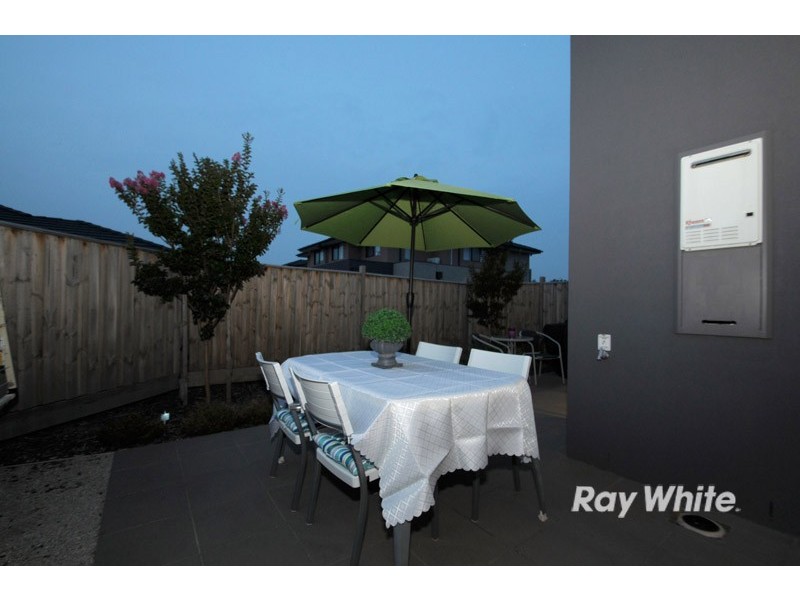 16 Lexington Square, Sandhurst VIC 3977