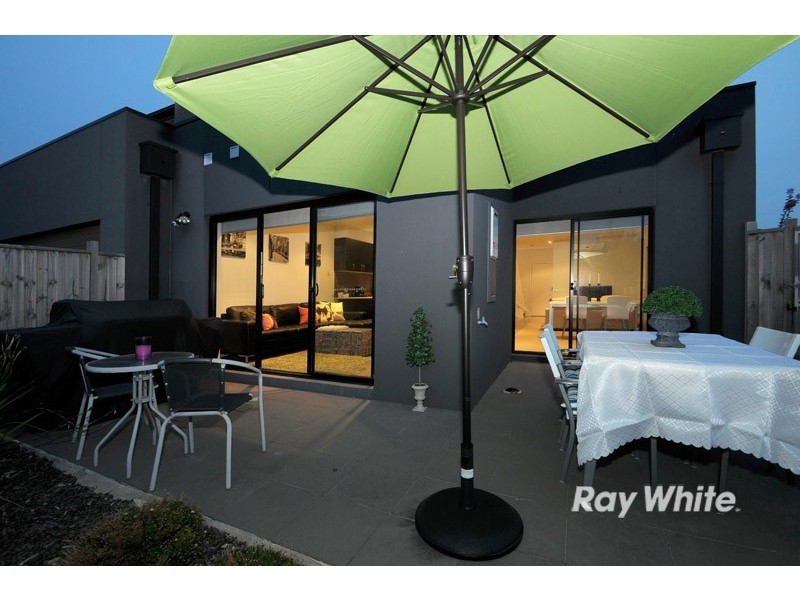 16 Lexington Square, Sandhurst VIC 3977