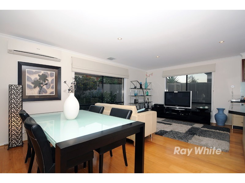 5 Nugong Place, Lynbrook VIC 3975