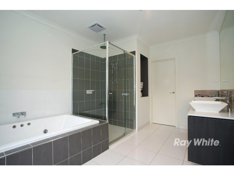 4 Honeybark Crescent, Lyndhurst VIC 3975