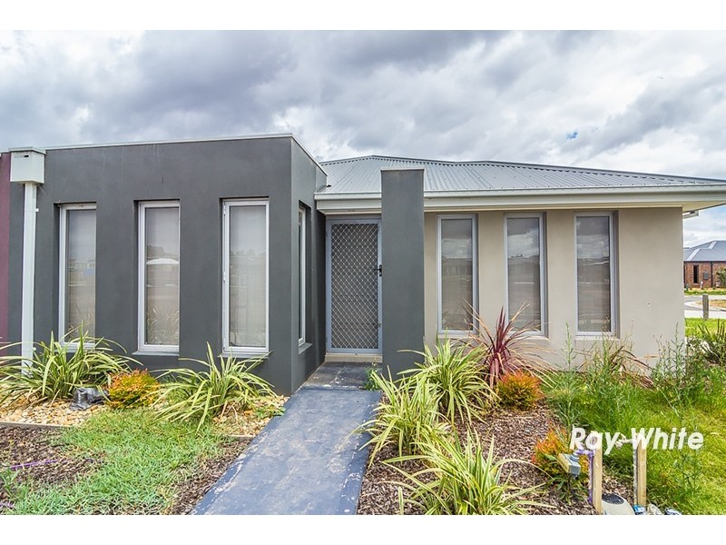 13 Nokota Lane, Clyde North VIC 3978