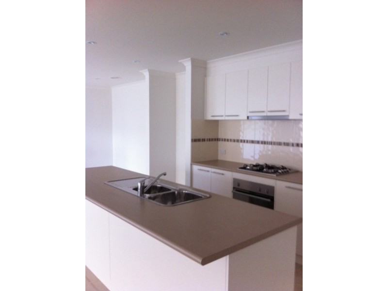 13 Nokota Lane, Clyde North VIC 3978