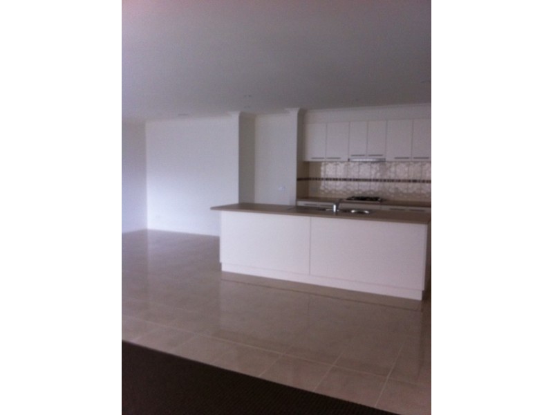 13 Nokota Lane, Clyde North VIC 3978