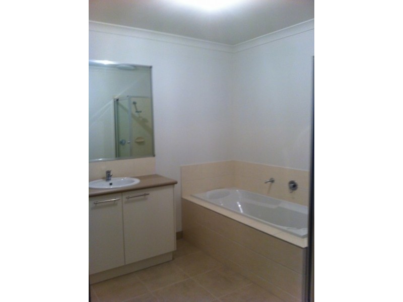 13 Nokota Lane, Clyde North VIC 3978