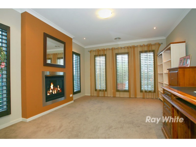 16 Biscay Grove, Lyndhurst VIC 3975