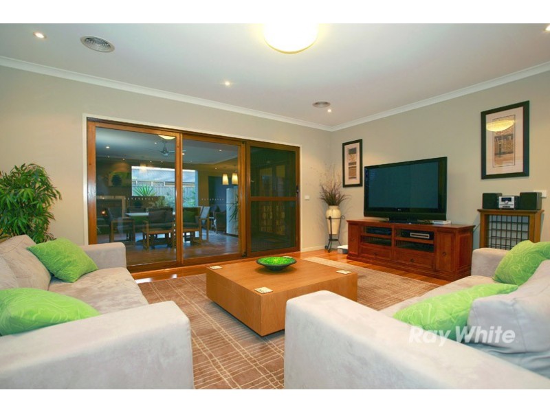 16 Biscay Grove, Lyndhurst VIC 3975