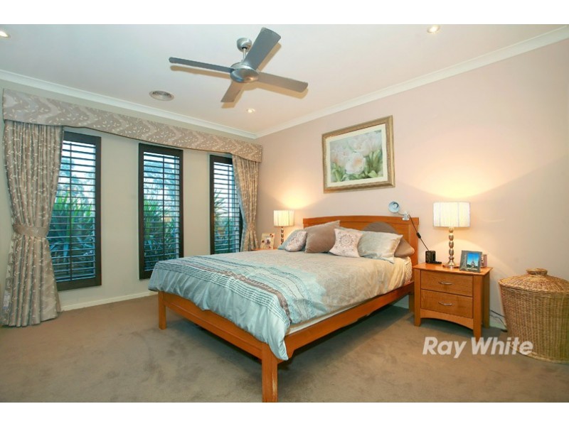 16 Biscay Grove, Lyndhurst VIC 3975