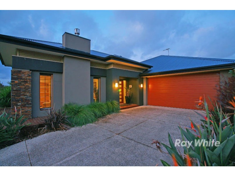 16 Biscay Grove, Lyndhurst VIC 3975