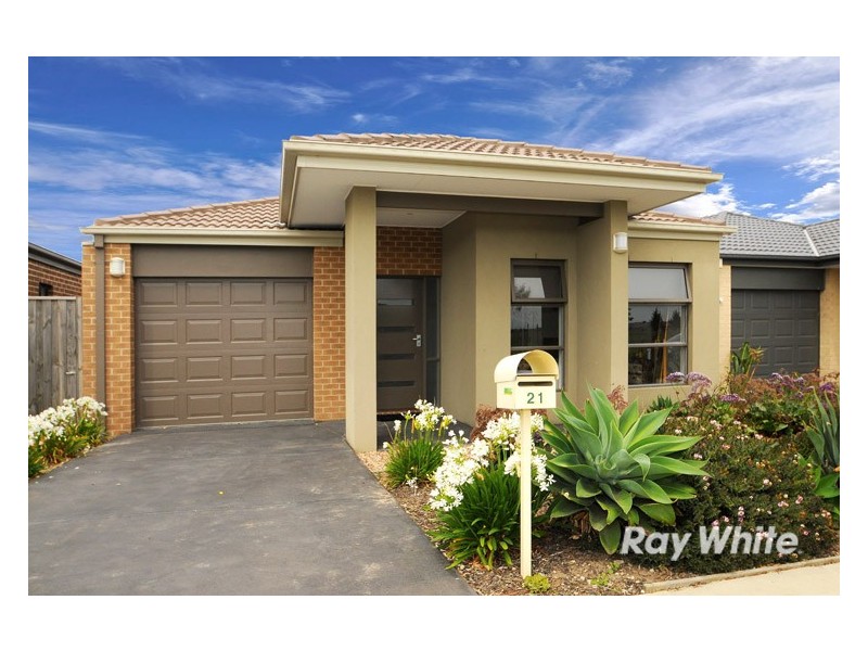 21 Autumn Fields Drive, Cranbourne North VIC 3977