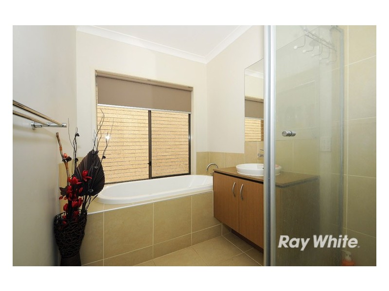 21 Autumn Fields Drive, Cranbourne North VIC 3977