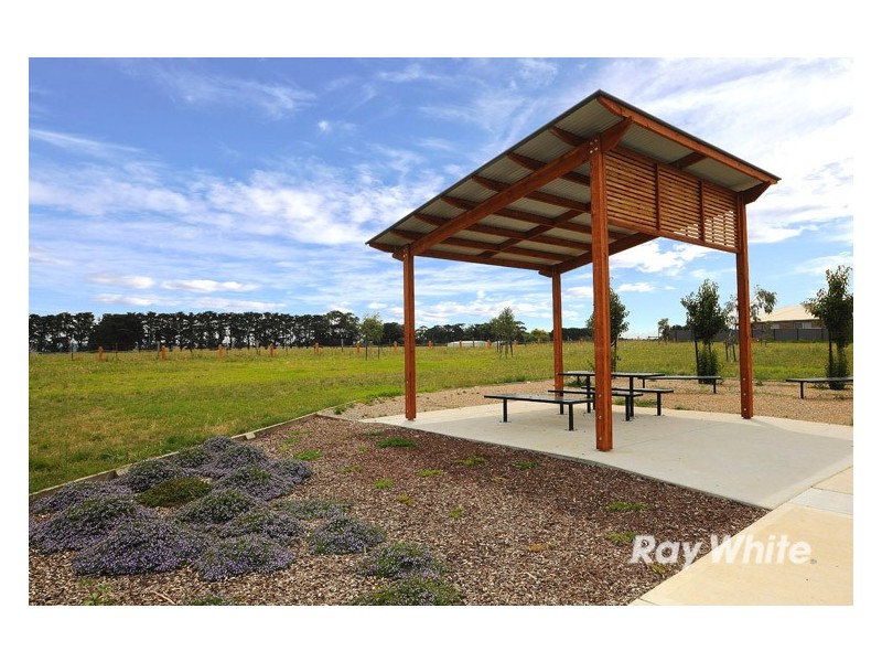 21 Autumn Fields Drive, Cranbourne North VIC 3977
