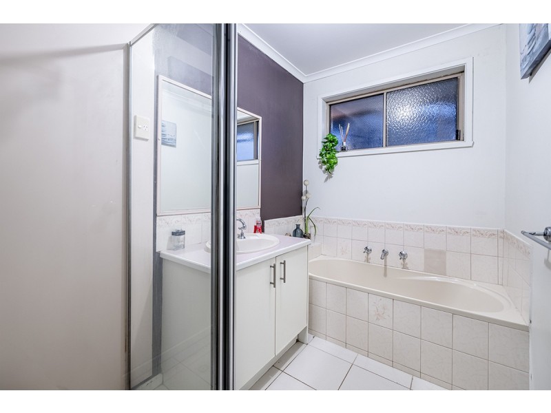 25 Toirram Crescent, Cranbourne VIC 3977