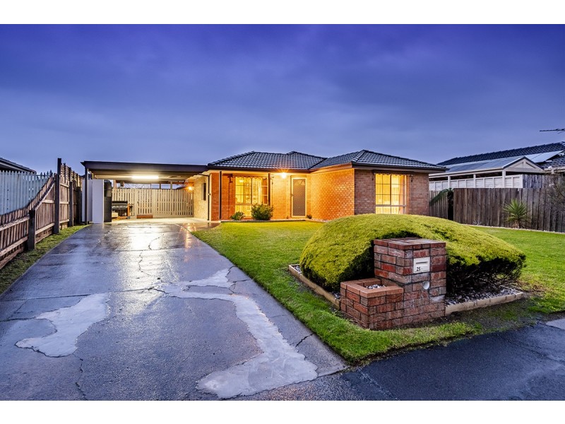 25 Toirram Crescent, Cranbourne VIC 3977