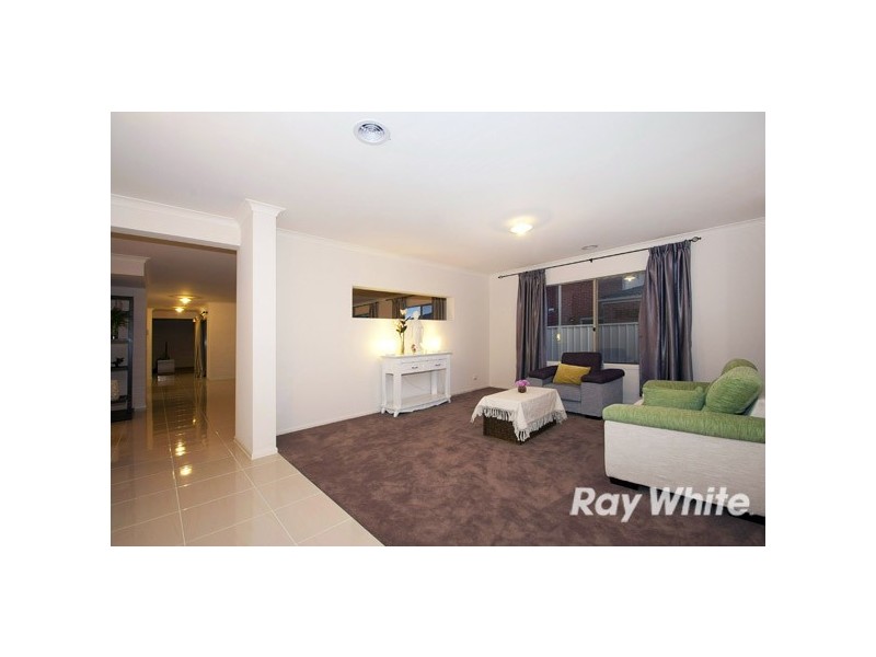 230 Paterson Drive, Lynbrook VIC 3975