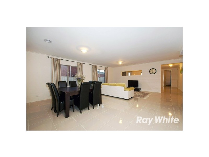 230 Paterson Drive, Lynbrook VIC 3975