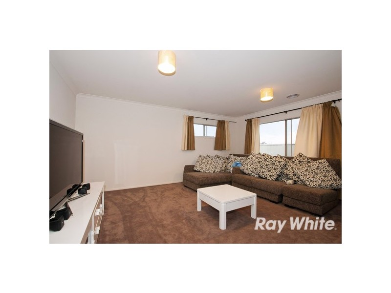 230 Paterson Drive, Lynbrook VIC 3975