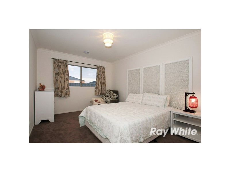 230 Paterson Drive, Lynbrook VIC 3975