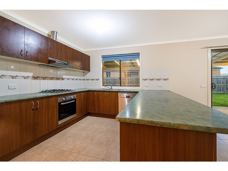8 Danae Place, Cranbourne West VIC 3977