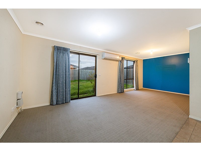 8 Danae Place, Cranbourne West VIC 3977