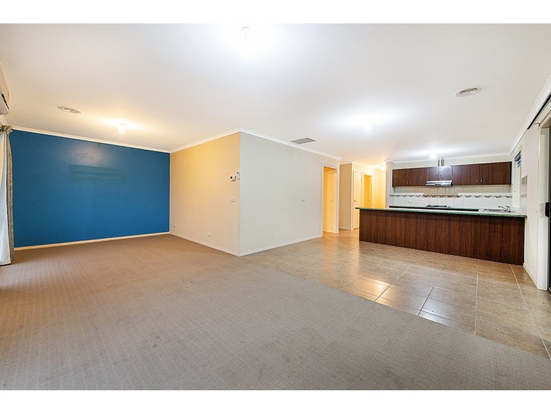8 Danae Place, Cranbourne West VIC 3977
