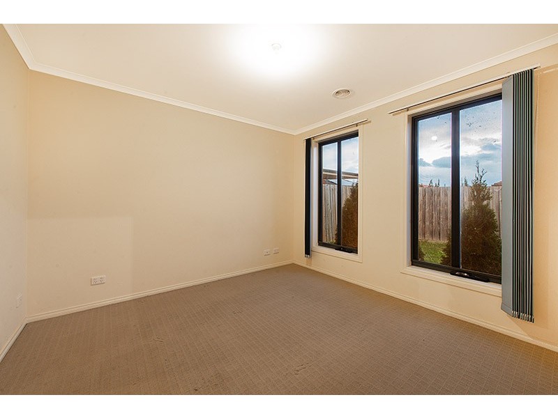 8 Danae Place, Cranbourne West VIC 3977