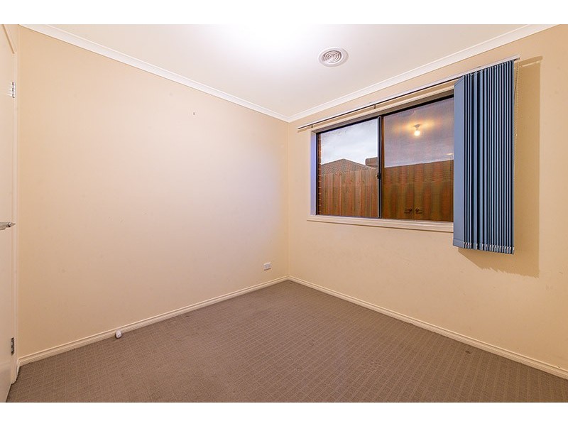 8 Danae Place, Cranbourne West VIC 3977