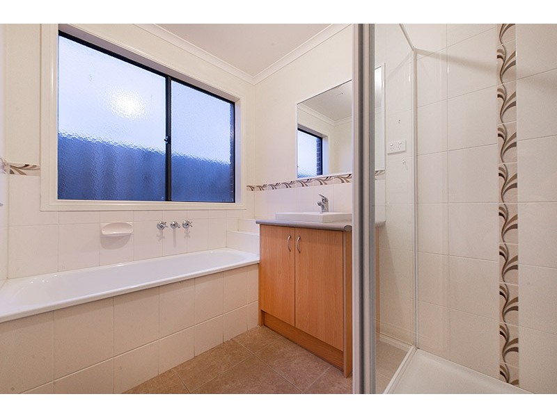 8 Danae Place, Cranbourne West VIC 3977