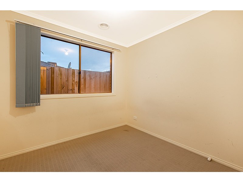 8 Danae Place, Cranbourne West VIC 3977