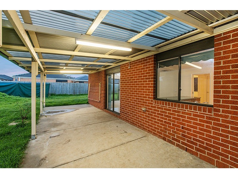 8 Danae Place, Cranbourne West VIC 3977
