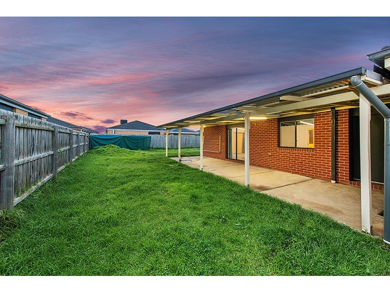 8 Danae Place, Cranbourne West VIC 3977