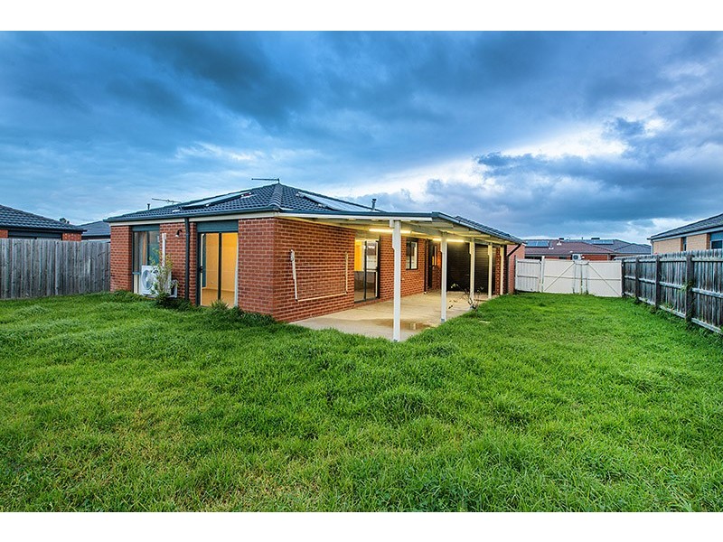8 Danae Place, Cranbourne West VIC 3977