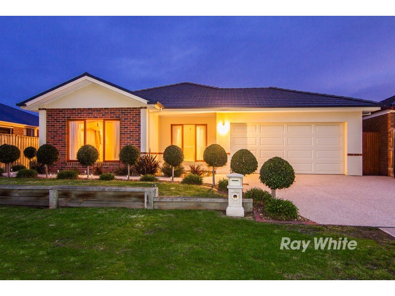 11 Firestone Green, Cranbourne VIC 3977