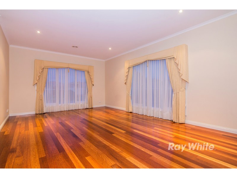 11 Firestone Green, Cranbourne VIC 3977