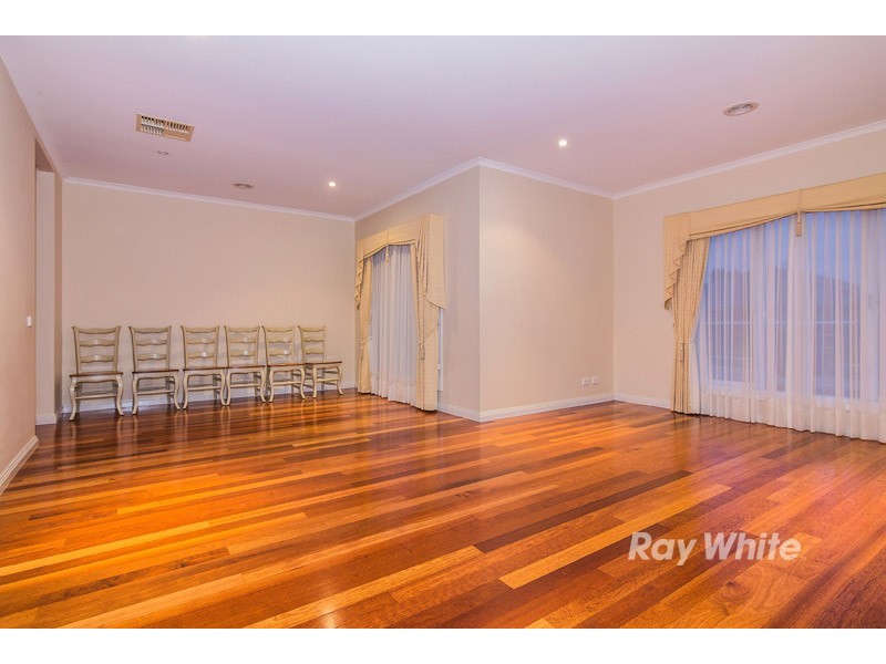 11 Firestone Green, Cranbourne VIC 3977