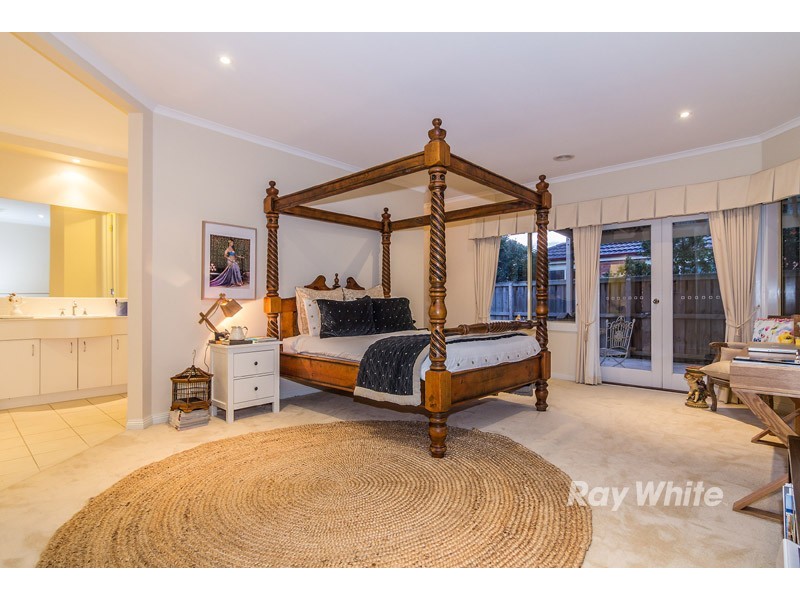 11 Firestone Green, Cranbourne VIC 3977