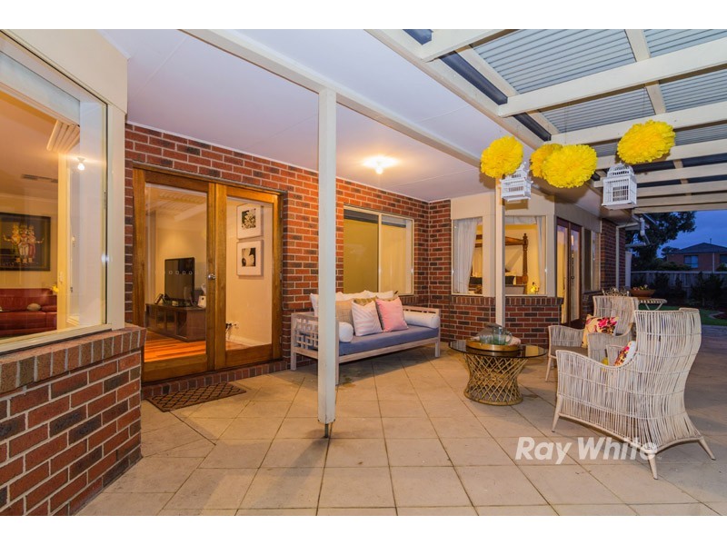 11 Firestone Green, Cranbourne VIC 3977