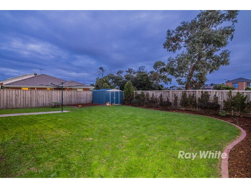 11 Firestone Green, Cranbourne VIC 3977
